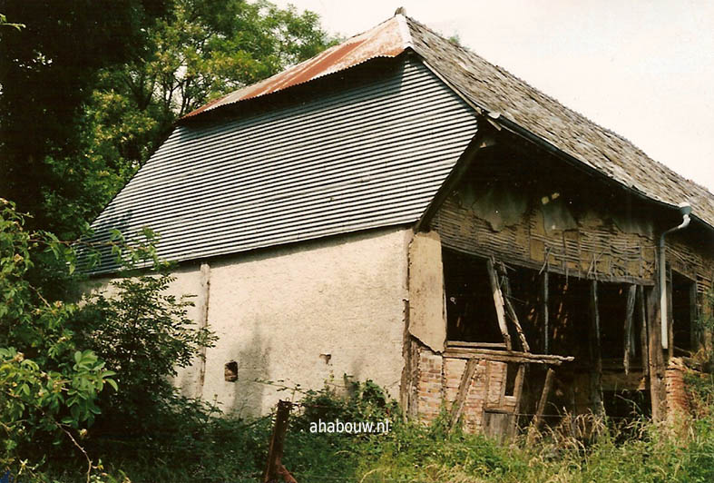 Ruine oude staat Franse boerderij schuur.  Renovatie